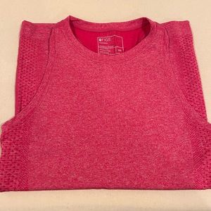 FIGS Women’s Ultra Rose Salta performance under scrub tank